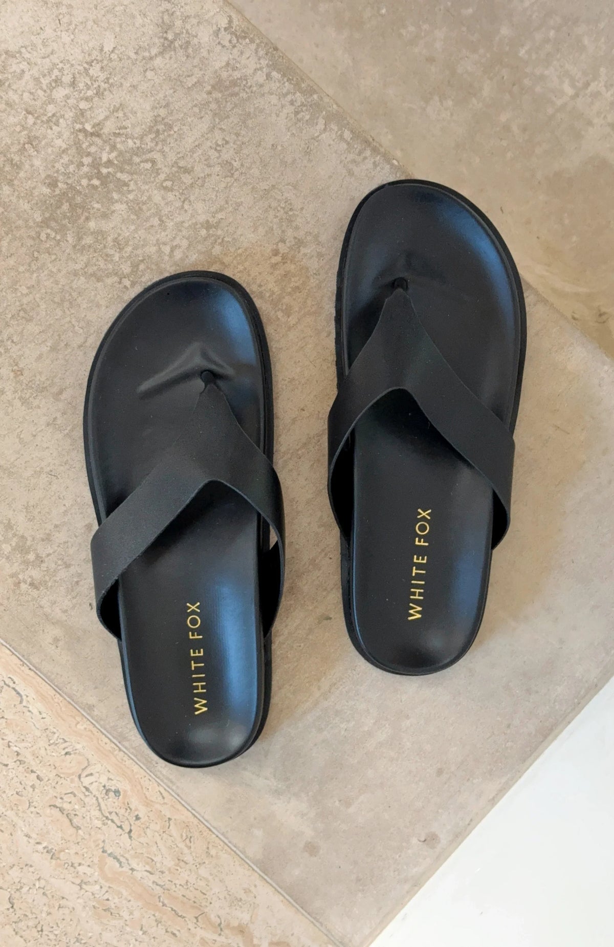 Leonato Thong Sandals Black