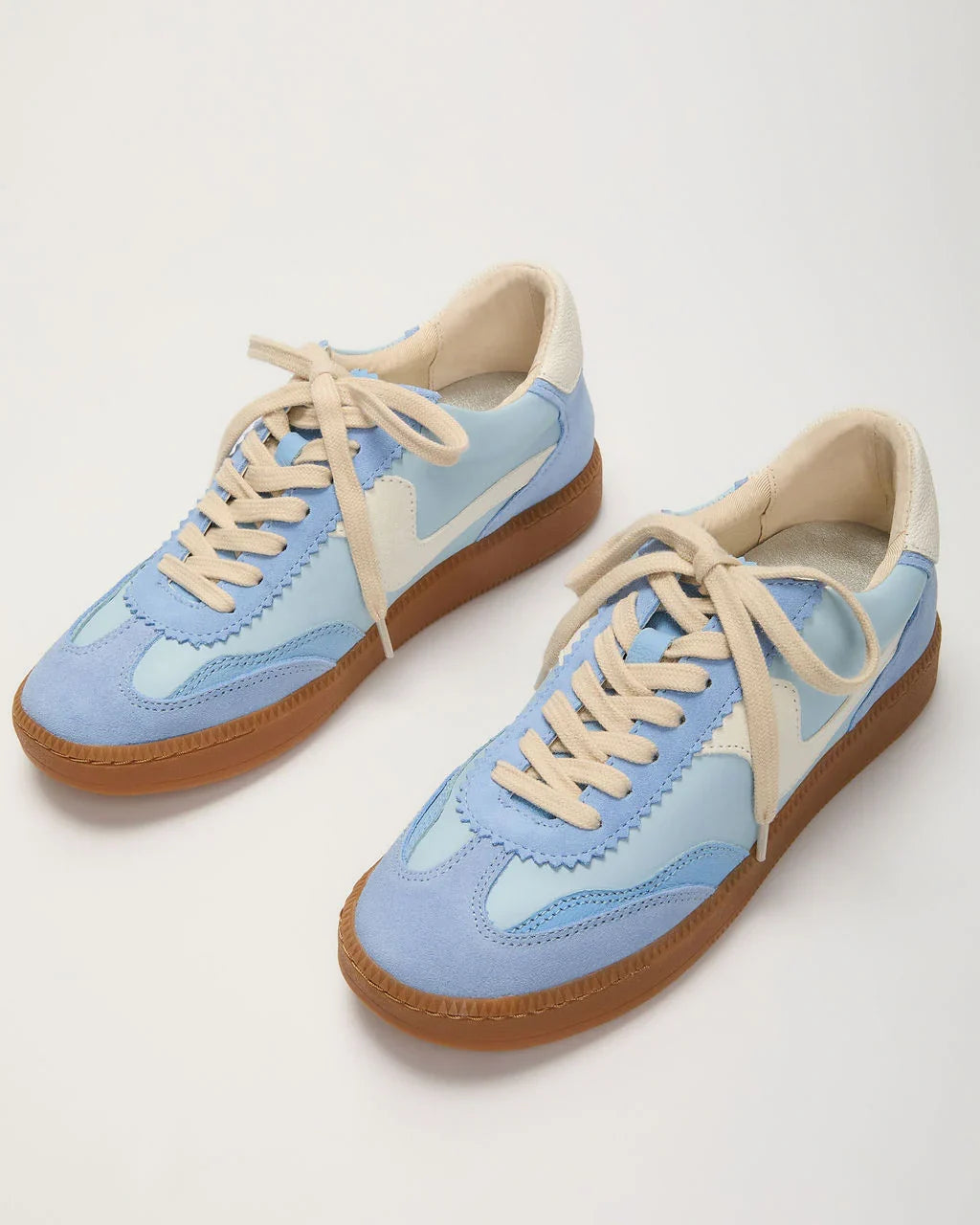 Right Catch Sneakers